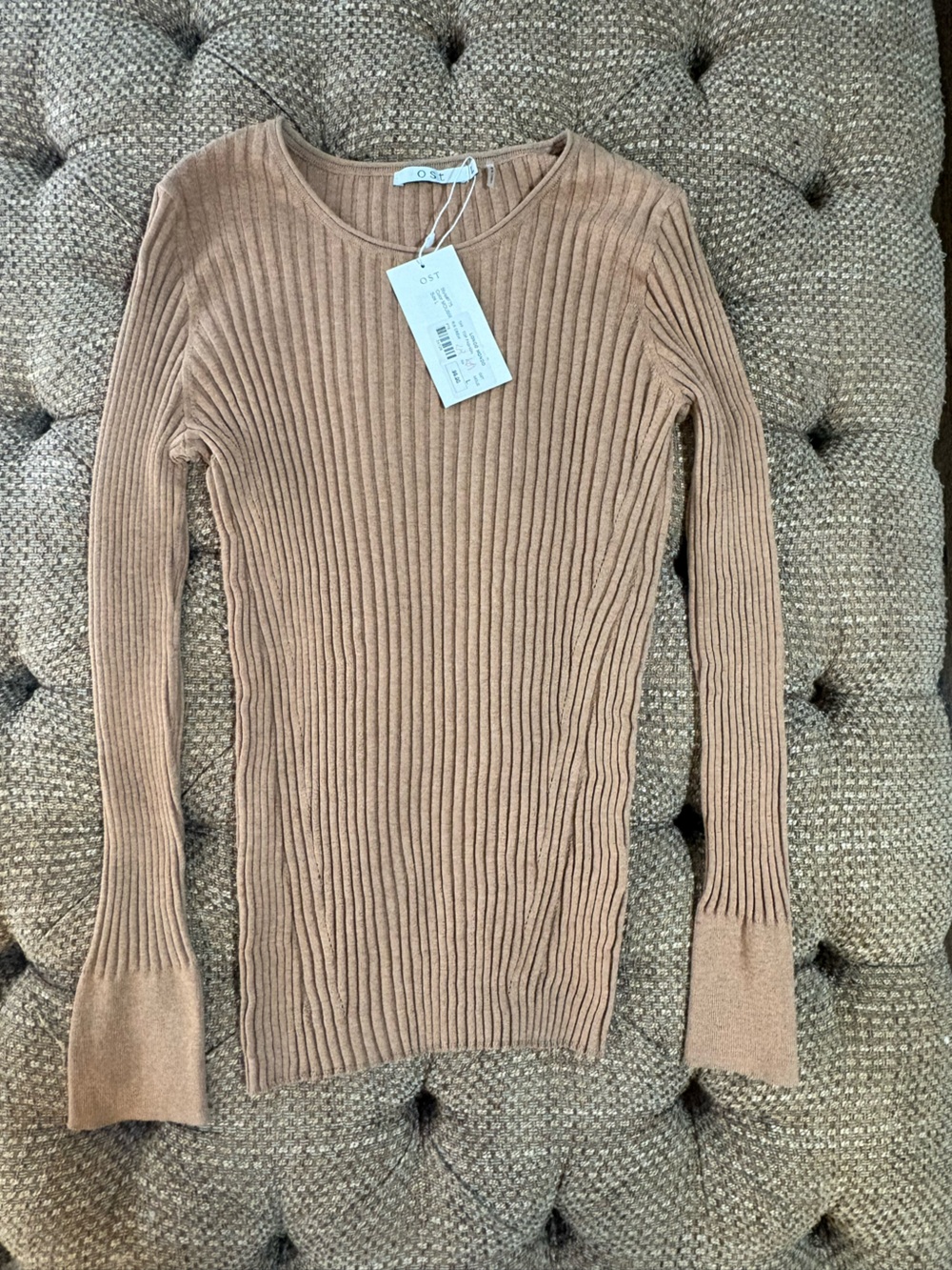 Ost Ribbed Scoop-Neck Long Sleeve Sweater in Camel/Tan